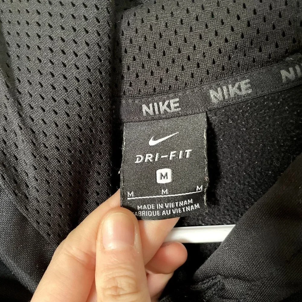 Nike dri fit black and white logo hoodie pockets workout athleisure top